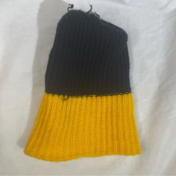 NFL Pittsburgh Steelers Beanie Embroidered Sewn On Patch Logo Hat Cap Pom Poof - Picture 6 of 9